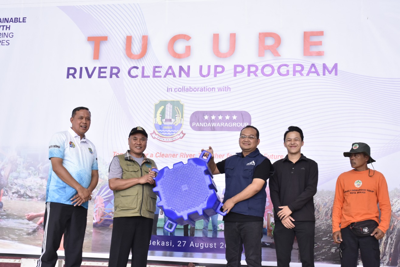 Tugure Inisiasi Kolaborasi dengan Pandawara dan Pemerintah Kota Bekasi untuk Aksi River Clean Up Pro
